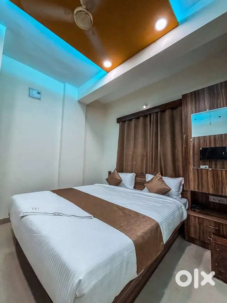 Hotel reception k liye receptionist chaiye