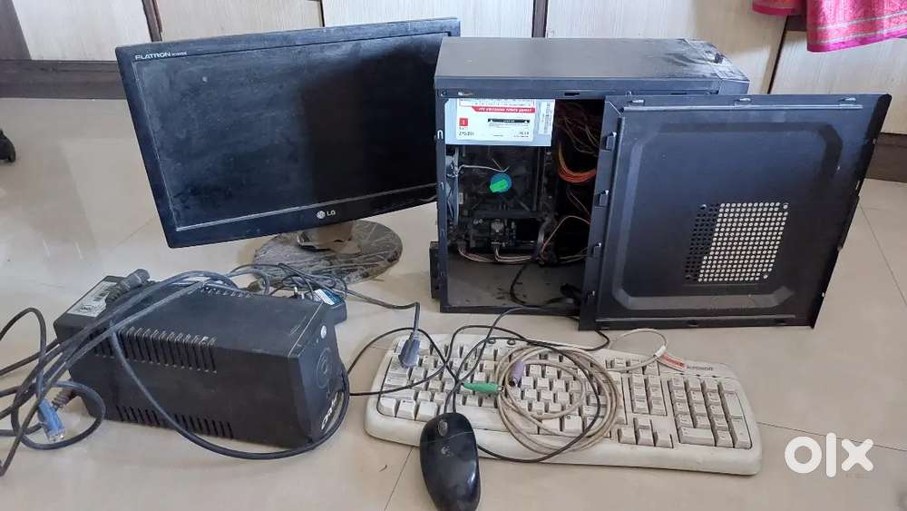 Desktop computer and UPS