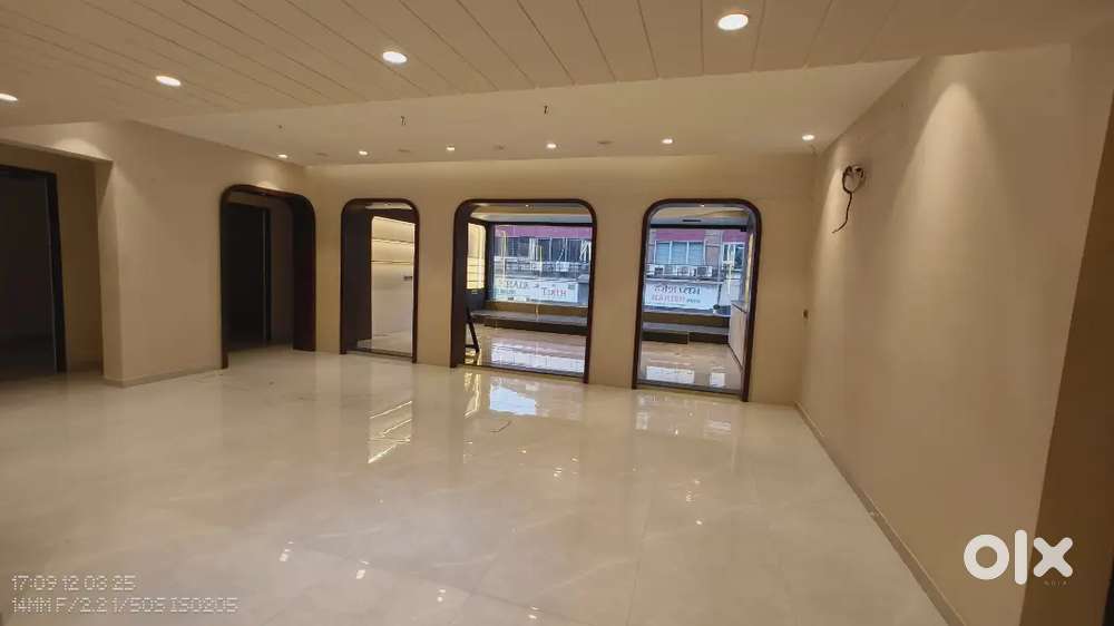 3200sqft showroom lokhandwala market