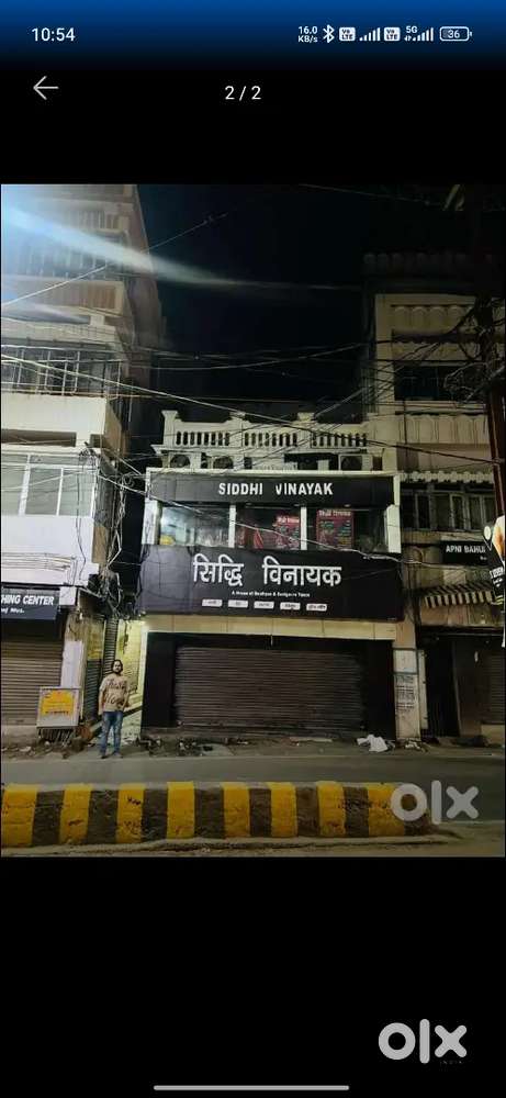 Double floor showroom available for rent