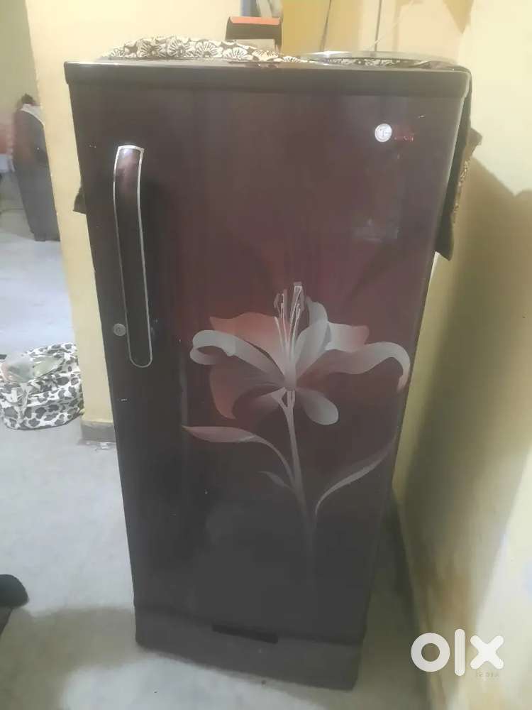 Lg Fridge 185 liter .