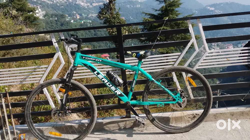 Cycle ka ka hal ka sa pant utar rakha hai