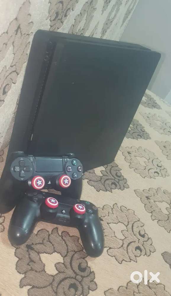 PS4 A1 condition with 10 games (only cash on delivery)