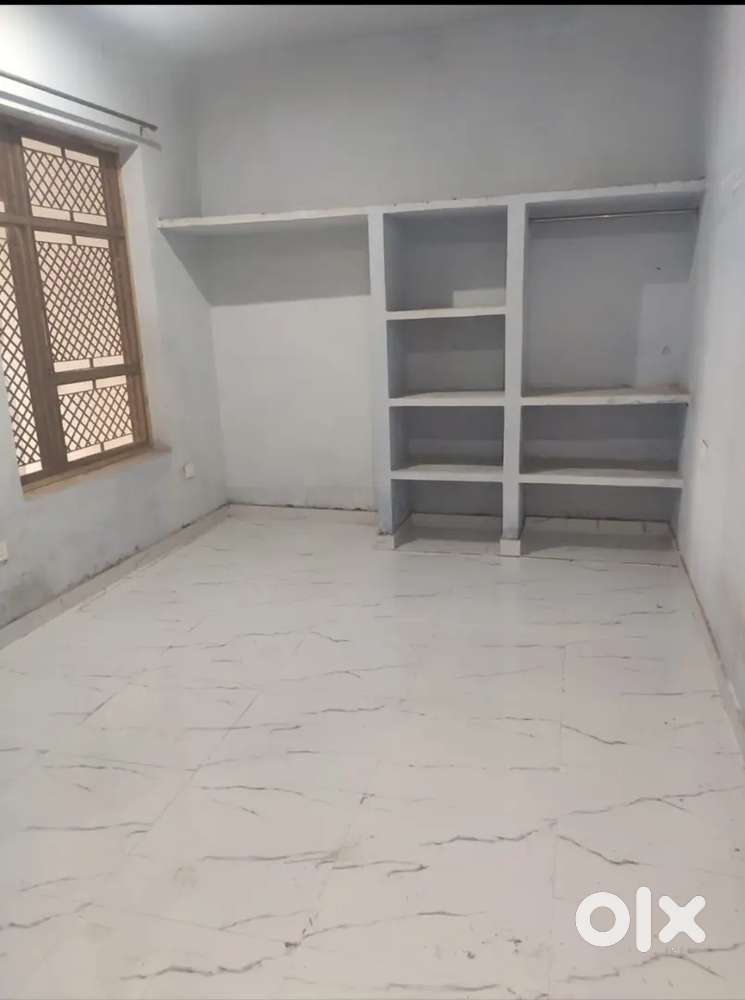 1 bhk room available for rent near madiyaon 2 km from engineering clg