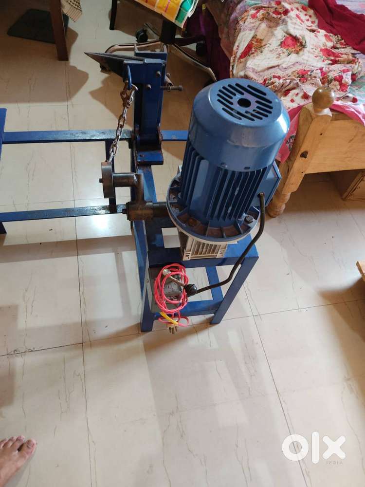 Coconut cutting and dishus machine