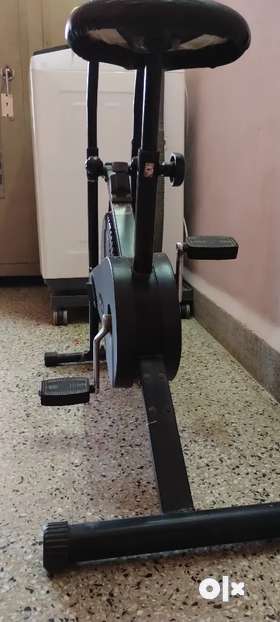 Black exercise cycle in good condition