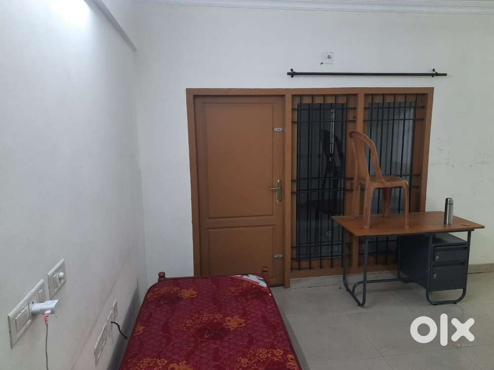 3BHK SEMI FURNISHED APARTMENT FOR RENT