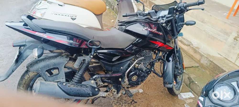 Bajaj pulsar 125 cc new bike 2023 September month 19800 klm done