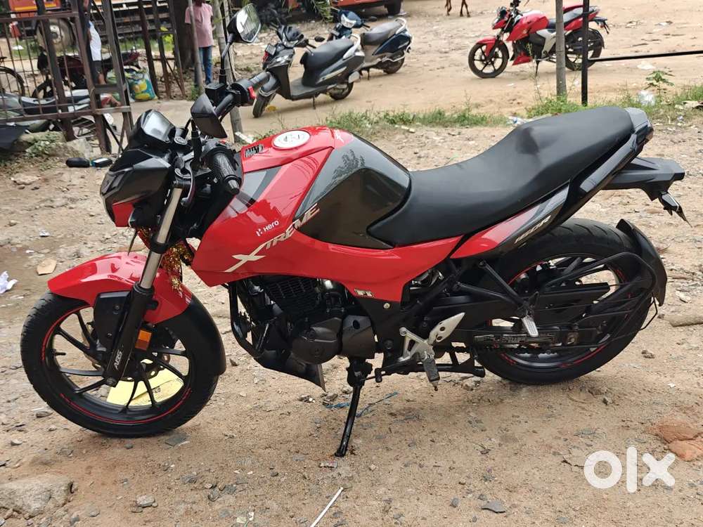 Hero Xtreme 160R with dual disc brake is for sale at only 80,000.