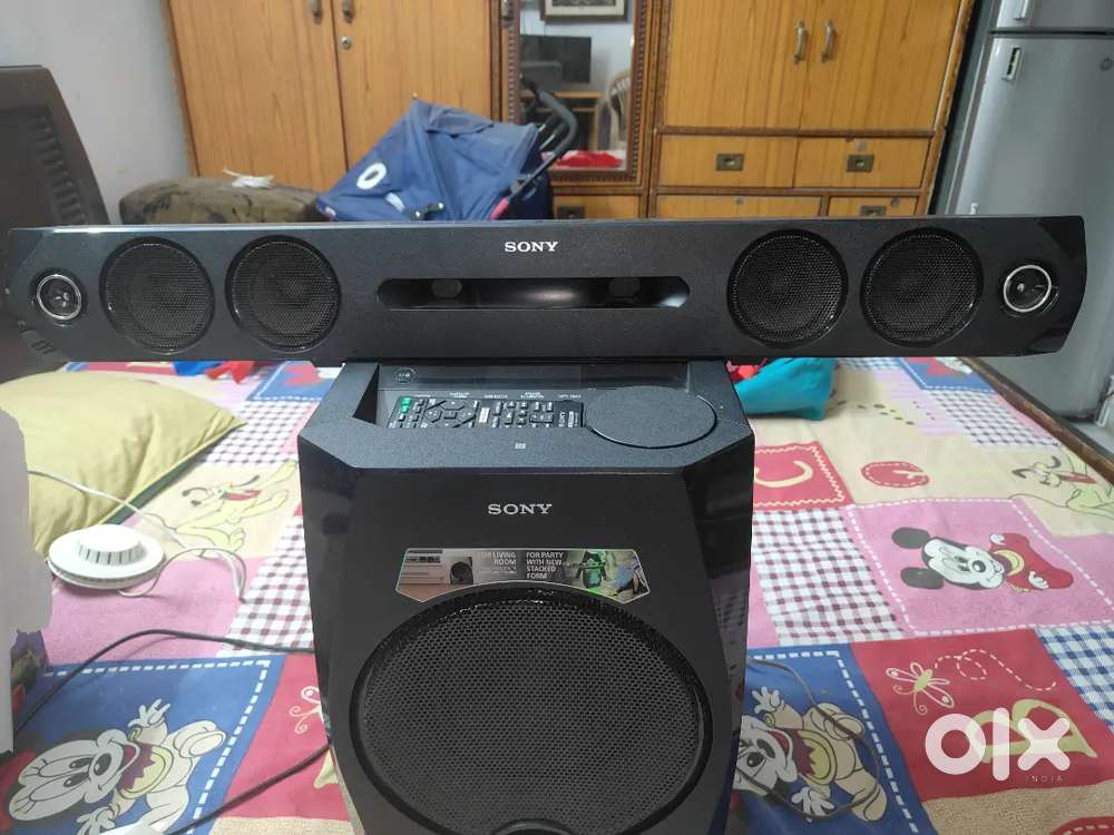 SONY SOUNDBAR in immaculate condition with Woofer, FM radio, USB, AUX