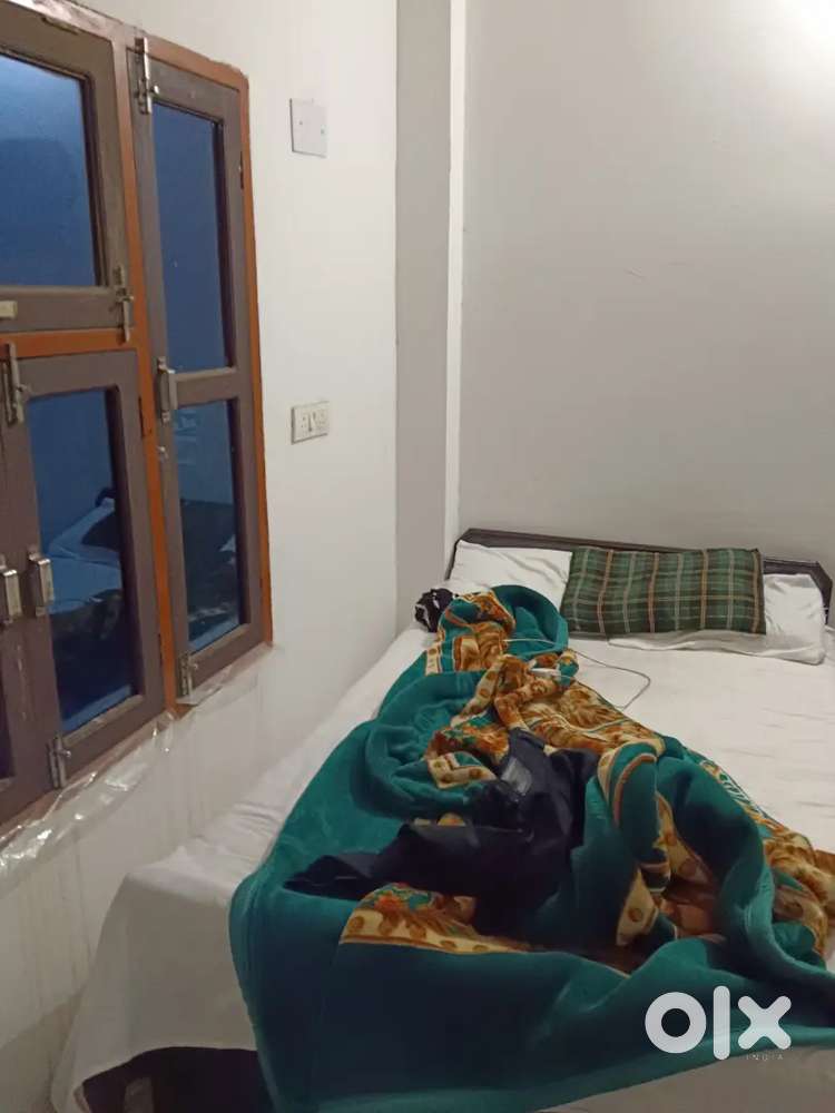 I m searching for a roommate