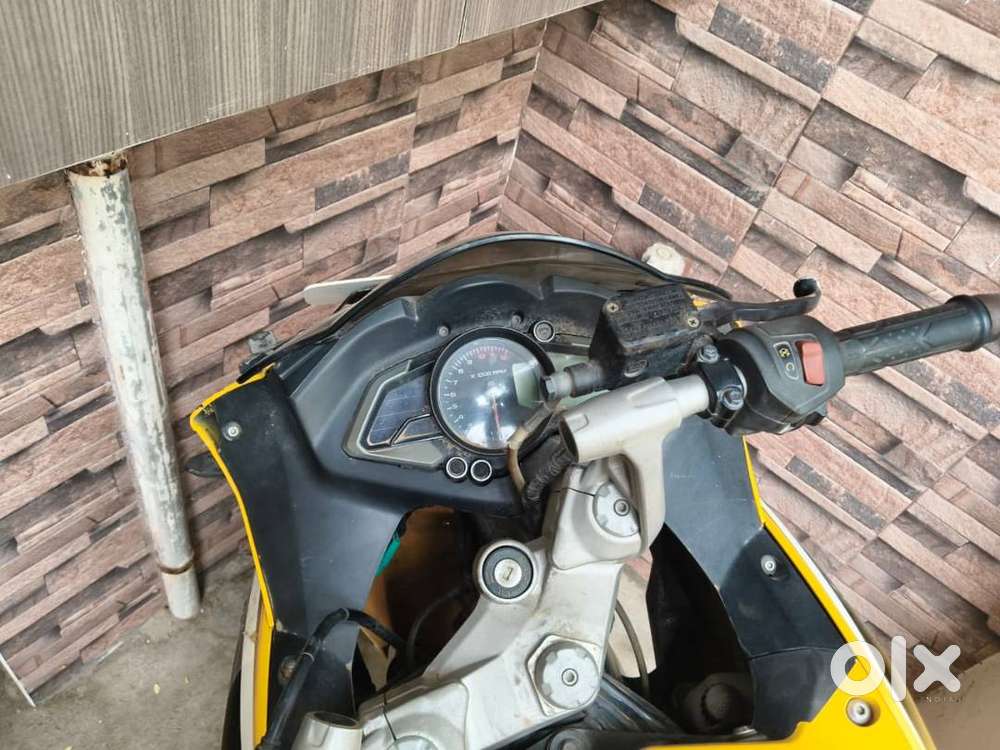 For Sale: Bajaj Pulsar RS200 ABS (2015 – July Model)
