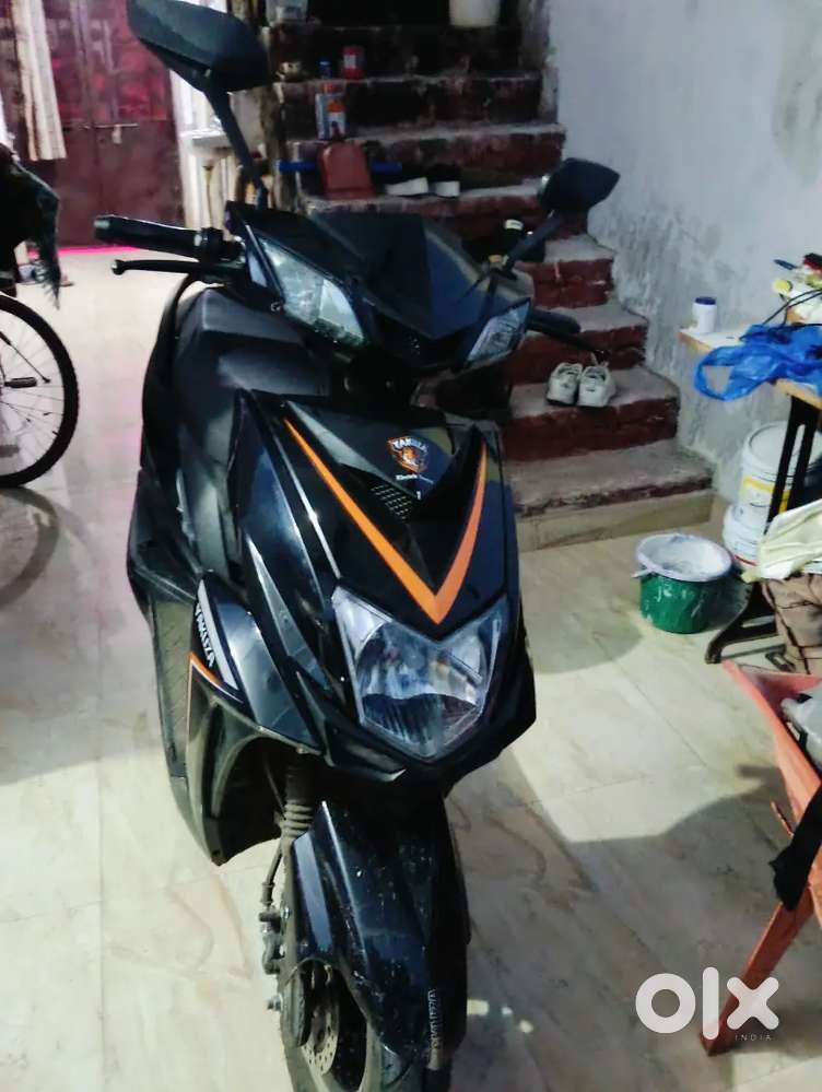 ABHI THODE MAHINE PHELE LI HI HEE YAKUZA ELECTRIC SCOOTY