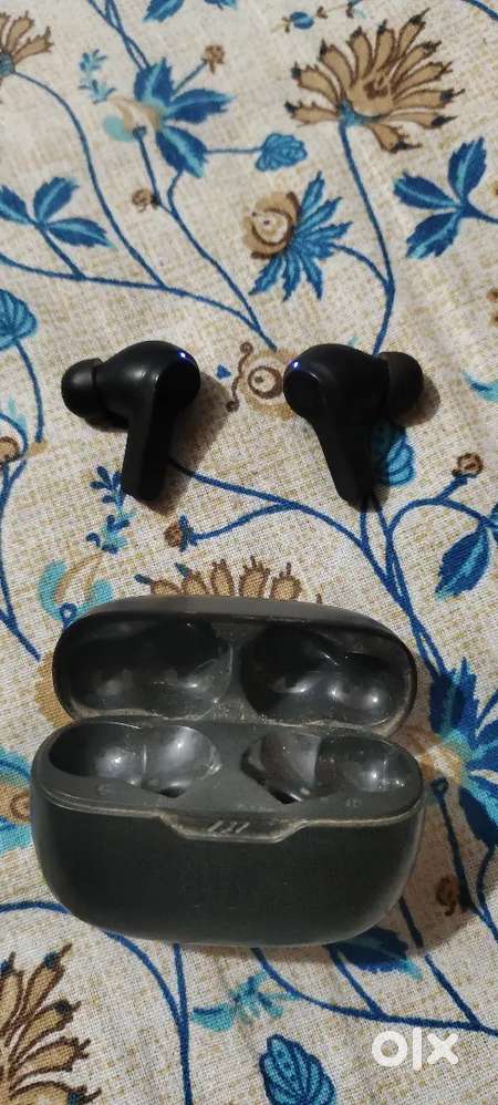 Air buds  jbl company