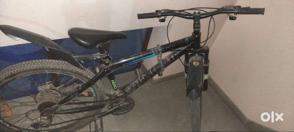 Hero cycle with 21 gears in good condition. Smooth gear shifting.