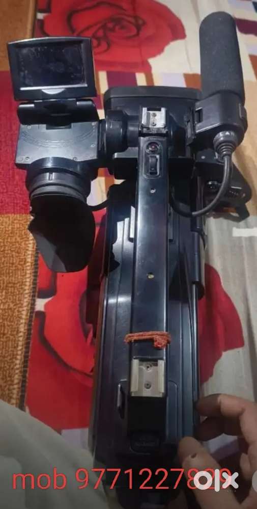 Sony p 1500 2 yer old camera hai    dubel battery charger and (led