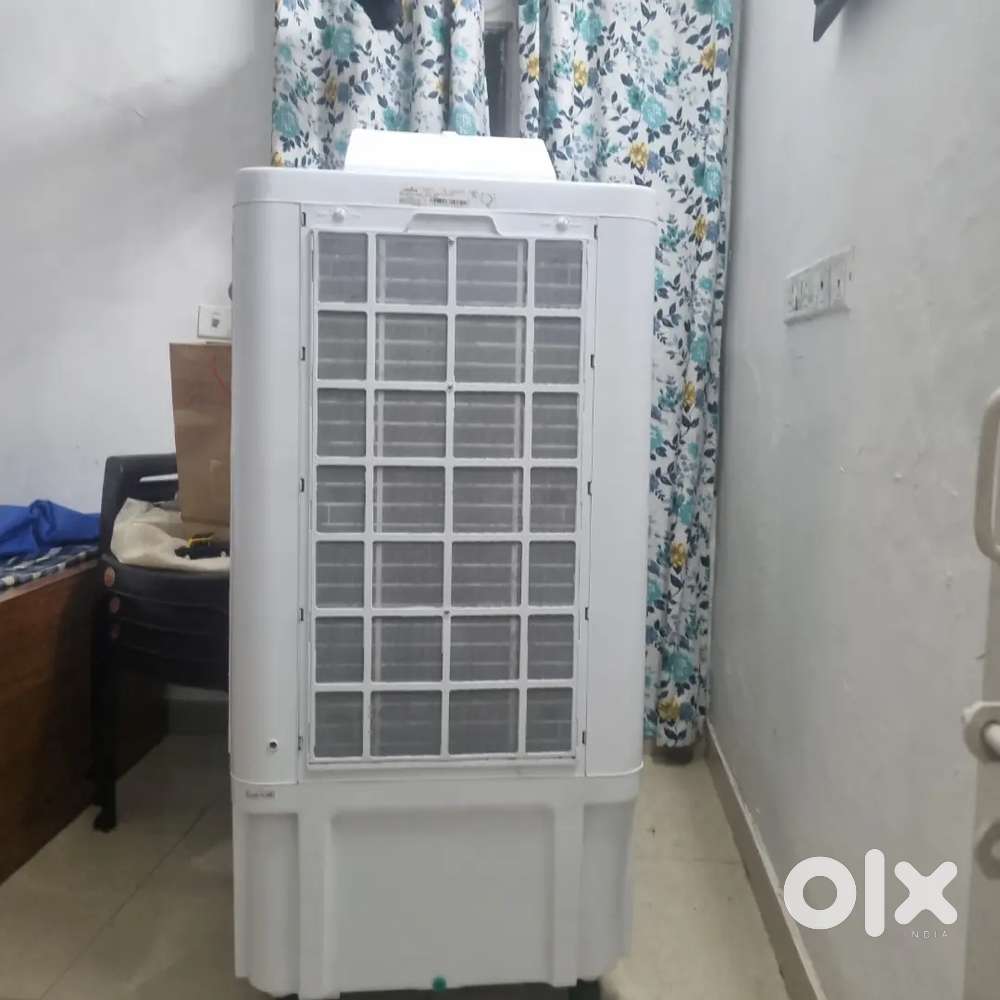 Selling  cooler new condition with remote