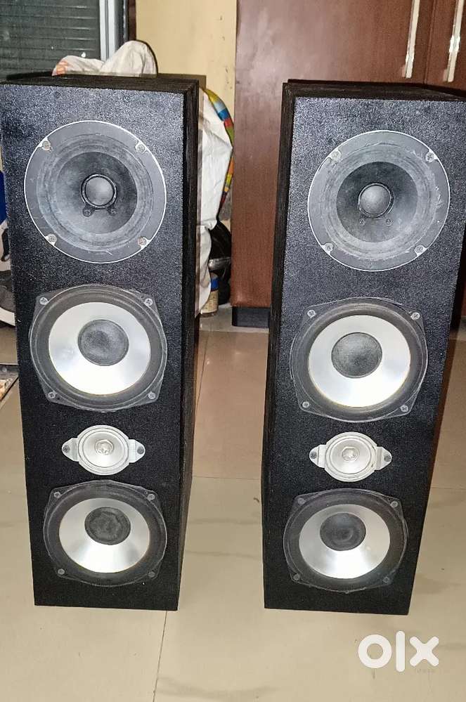 I am selling two Philips 100-watt speakers for sale