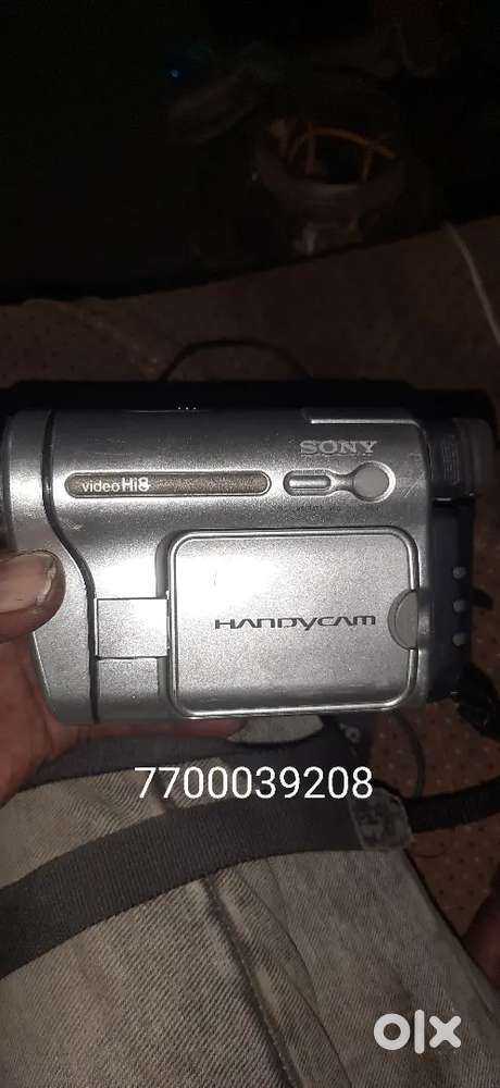 Sony CCD-TRV238E Hi8 video camera recorder.