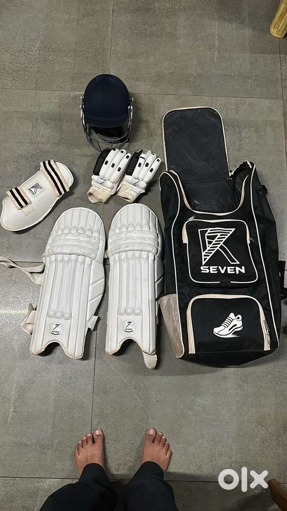 LESS USED CRICKET KIT