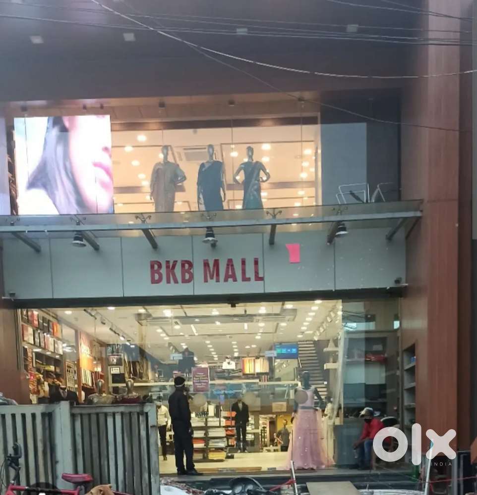 Shopping mall sales boys and girls