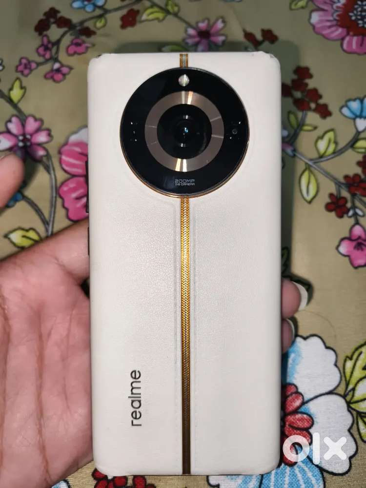 Realme 11 pro plus, 8gb ram , 256gb rom with 100W superfast charger