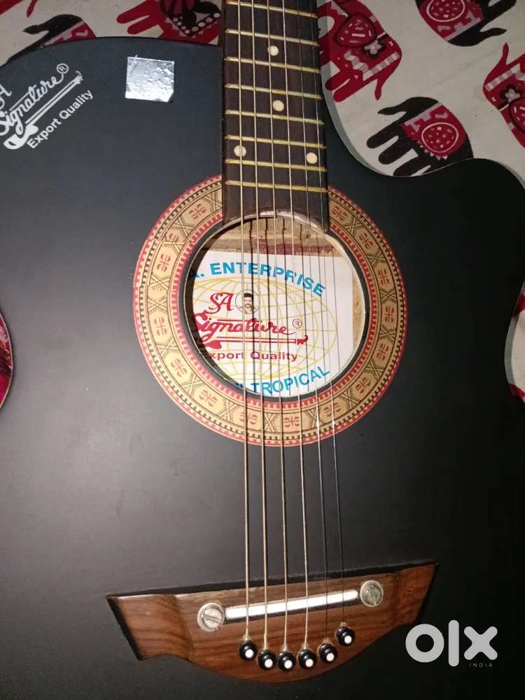New Guitar selling urgently