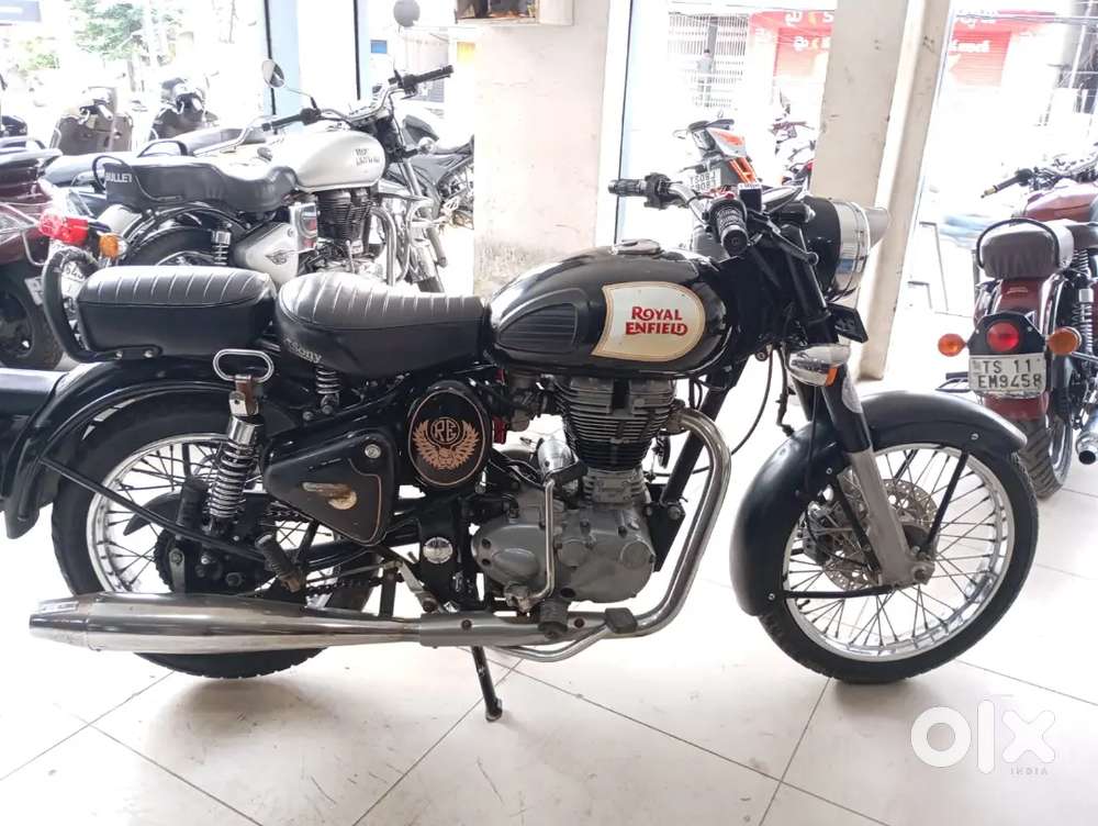 Classic 350 bs4 vehicle  black colour good condition single handed cus