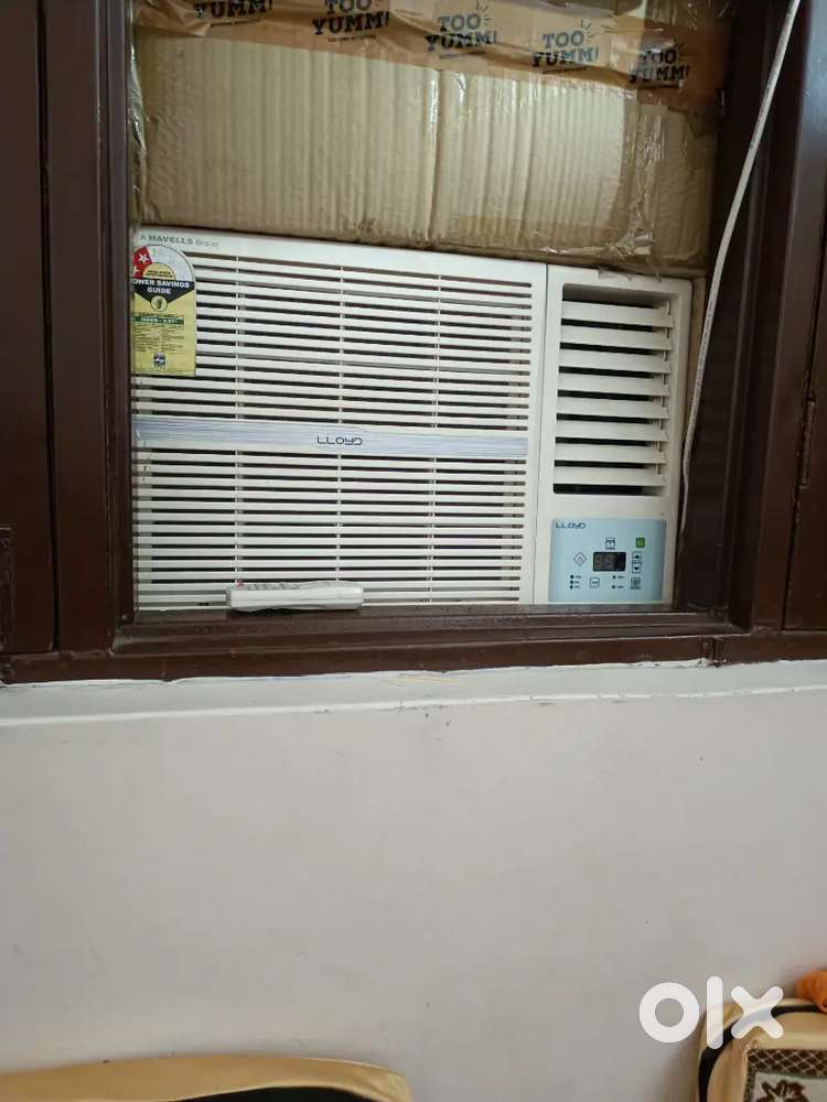 LLOYD Window AC 1 Ton and Stablizer