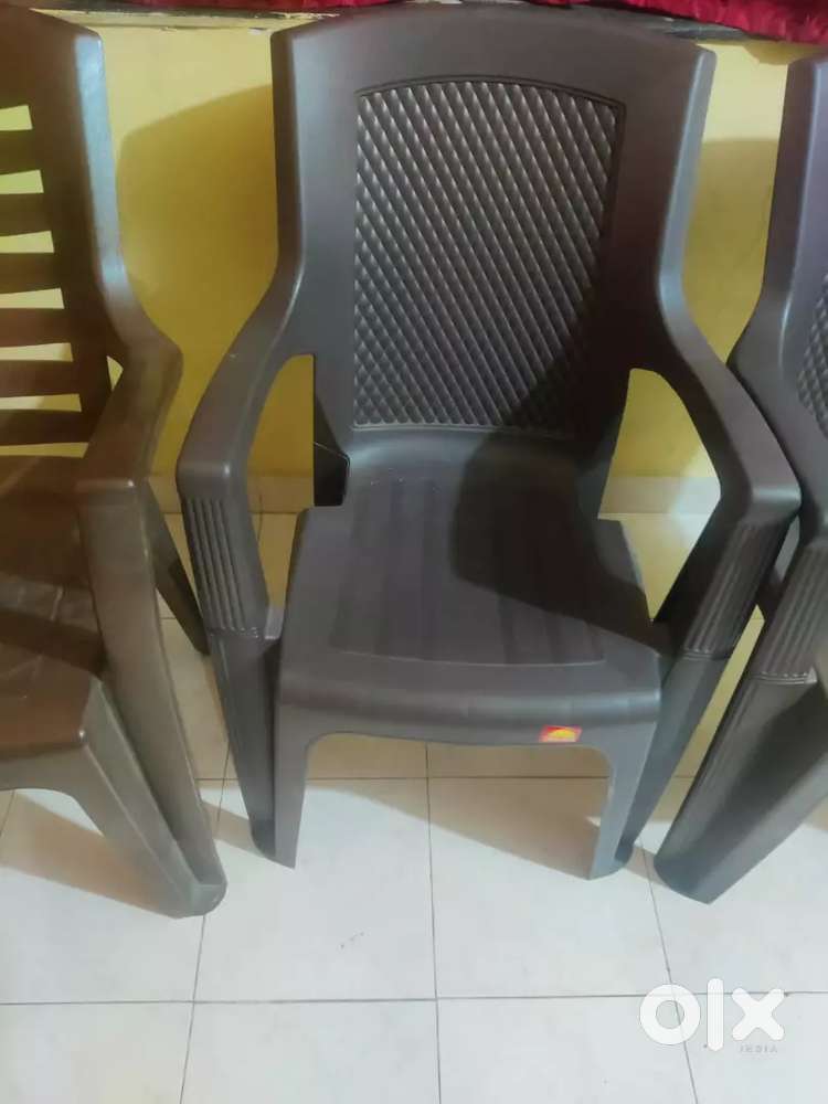 3 plastic chairs