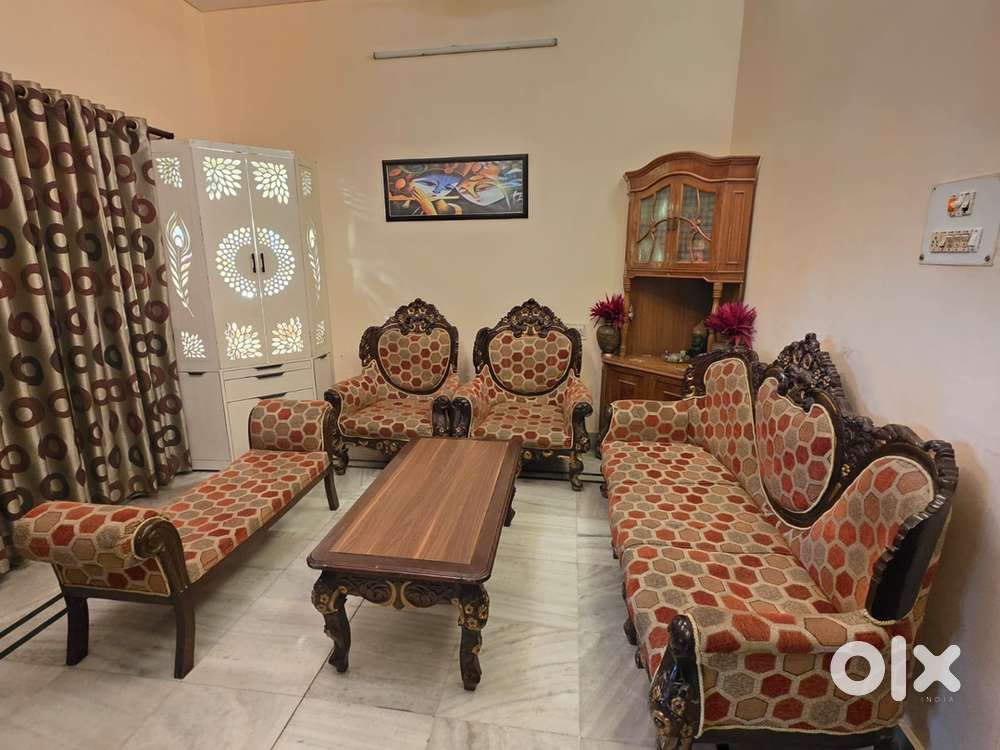 Royal Wooden Sofa Set – 7 Seater with Table