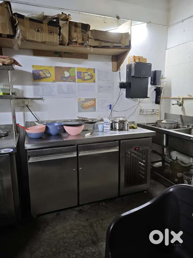 Commercial pizza fridge with 8 pan