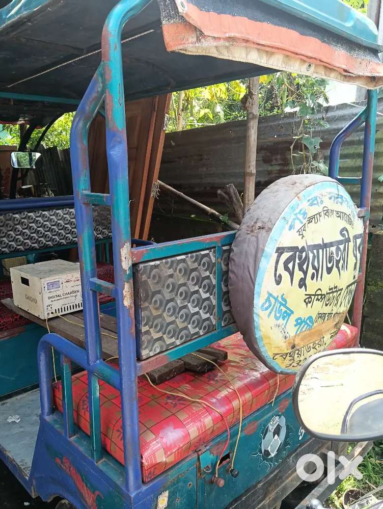 E-riksha new condition.15 month warranty battery.1 years warranty tyre