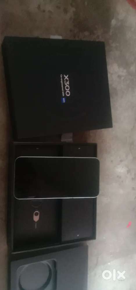 Vivo x300 12 Gb 256 gb totally new condition