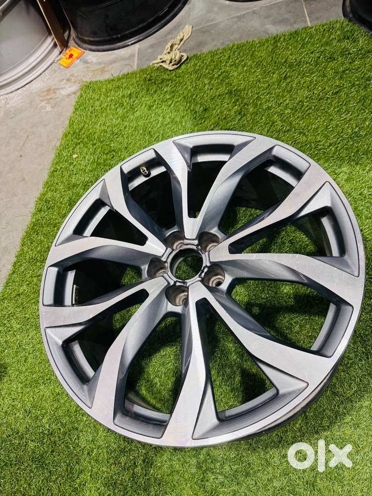 AUDI ALLOY WHEELS 4 PEACES SET OF 4 (VERY GOOD CONDITION)