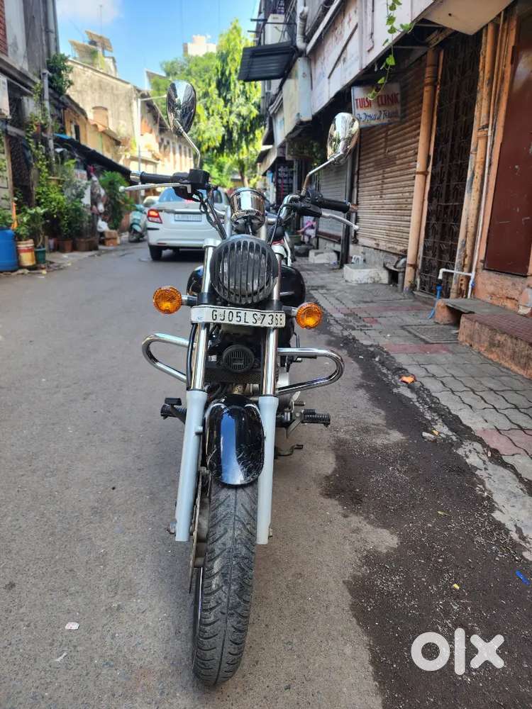 Bajaj Avenger 220 Black