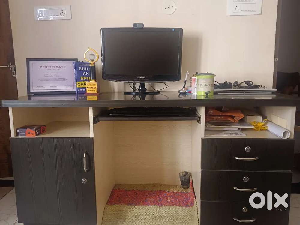 Computer Table in Good Condition for Sale