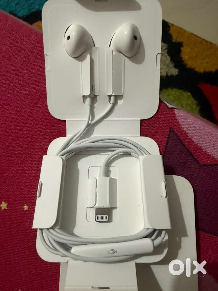 Apple EarPods with Lightning Connector