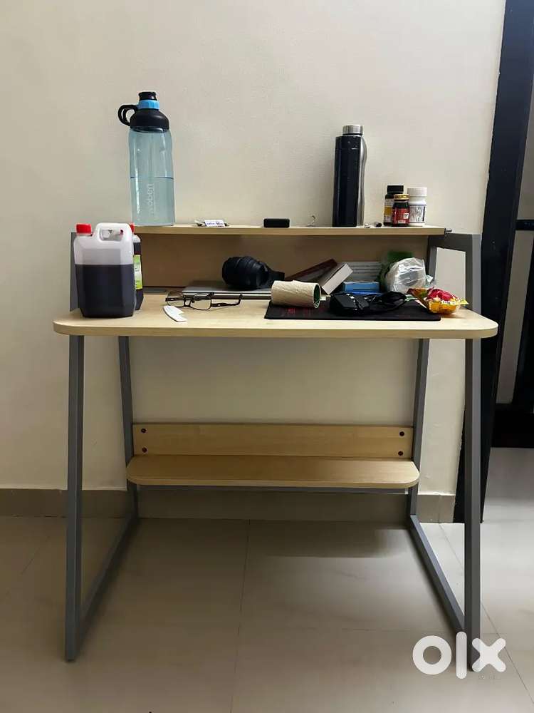 Computer table