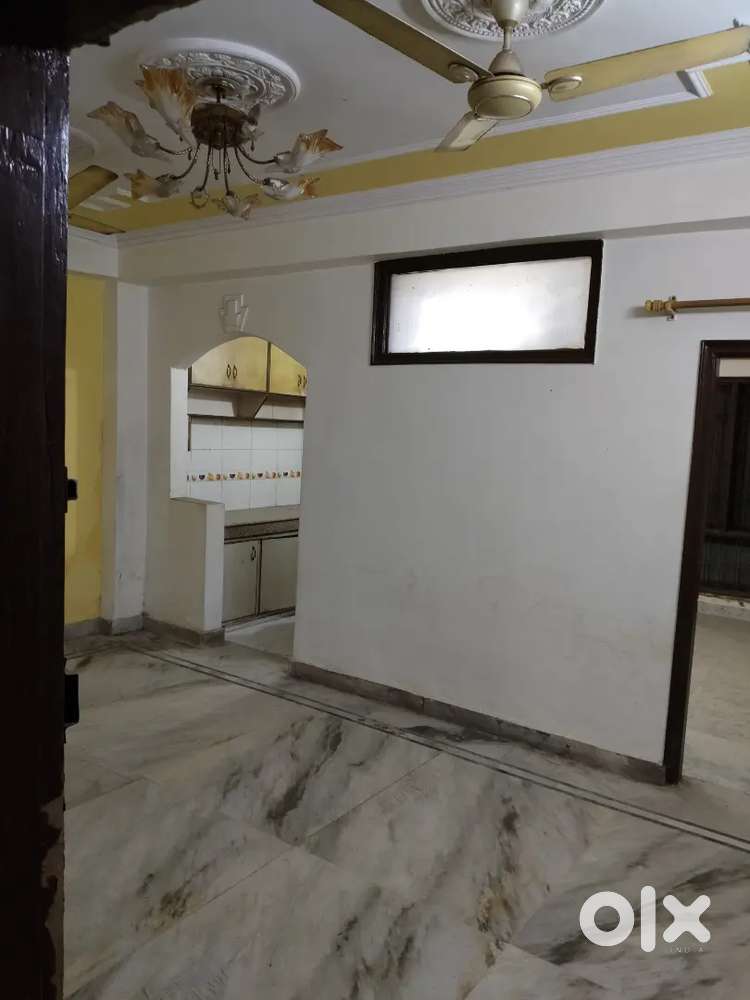 2 BHK , graund floor, Flat with 2 toilets,car parking nearby 3 parks