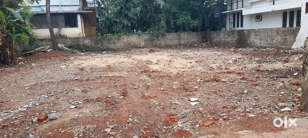 Square plot in near highway