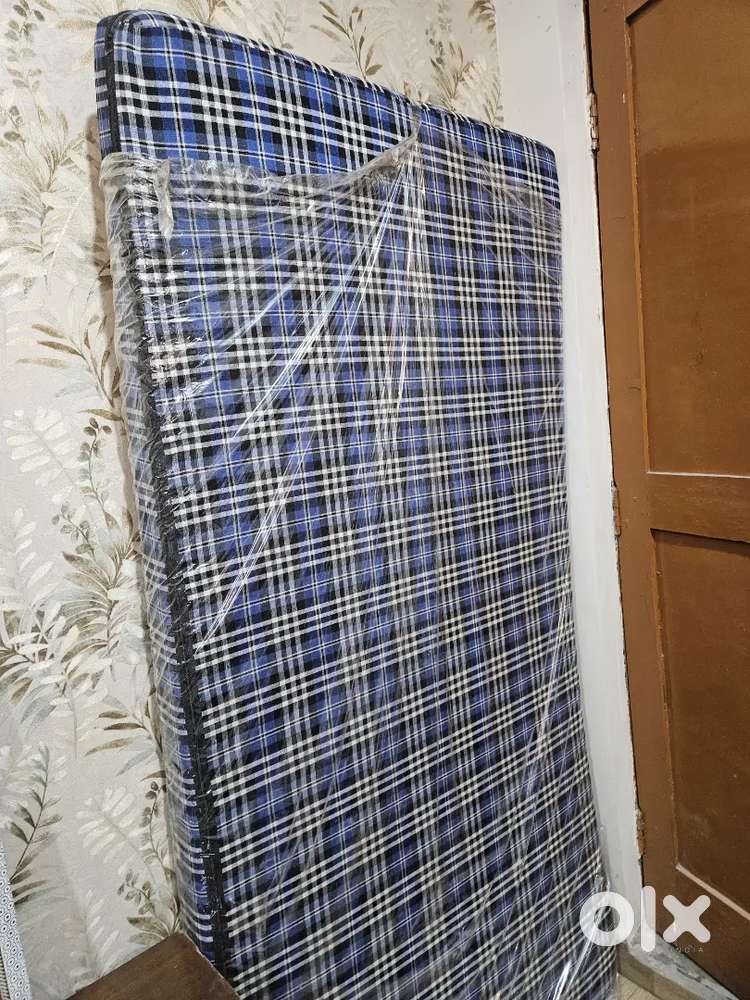 Foam mattress × 2