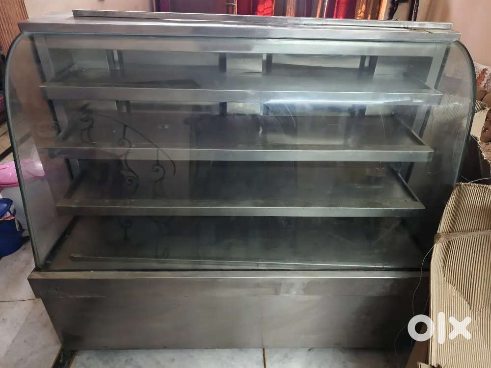 Selling 2 cold display counters.
