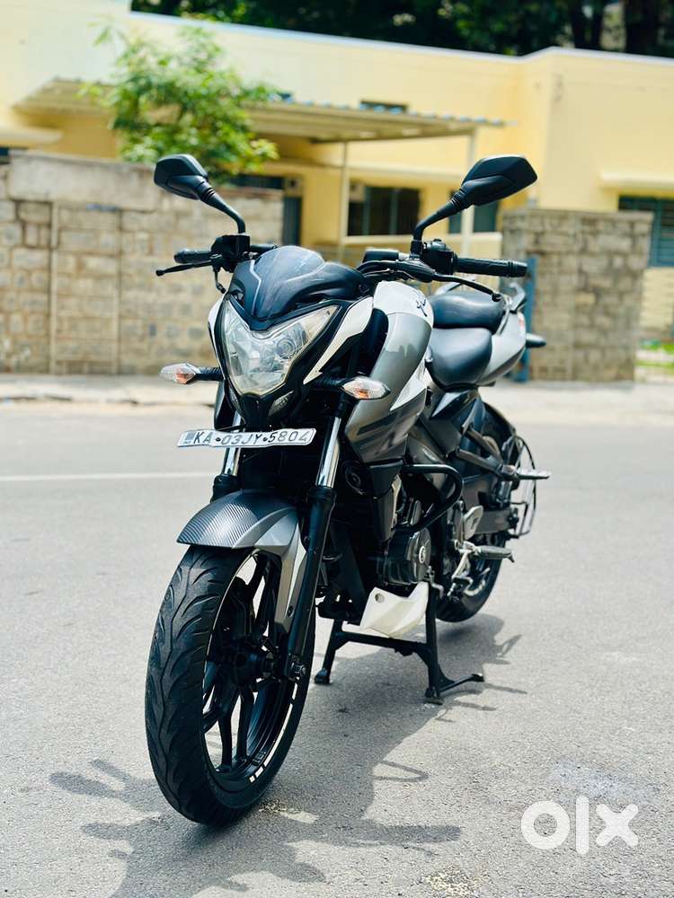 BAJAJ PULSAR NS 200