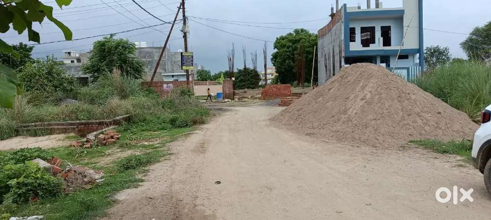 झालवा डेवलपमेंट रेजिडेंशियल प्लॉट  रोड पर