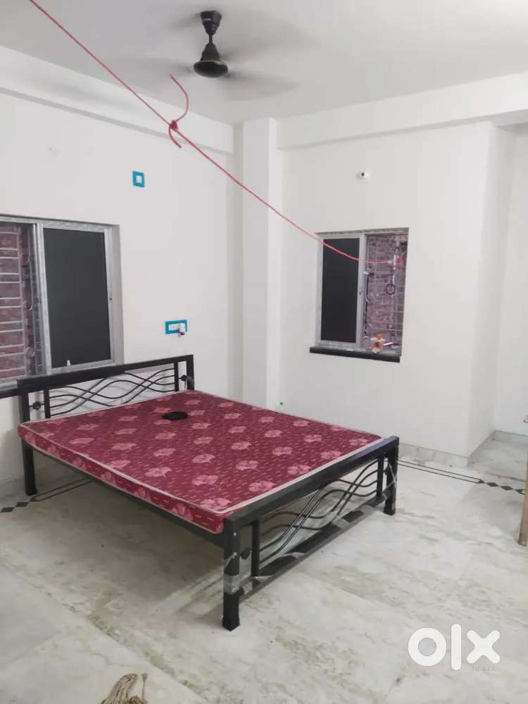 SPACIOUS 3BHK SEM FURNISHED AT NEWTOWN DLF1