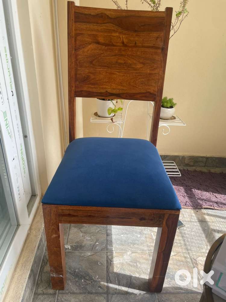 Solid Wood Chair  Premium Cushioning  Like New – ₹2,200