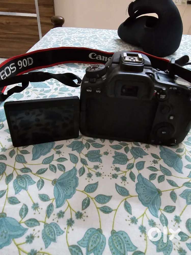Canon EOS 90D Digital SLR Camera with 18-135 is USM Lens