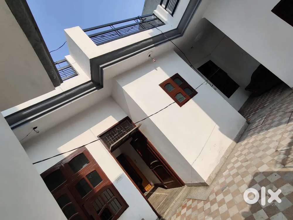 1 bedroom set with attached bathroom