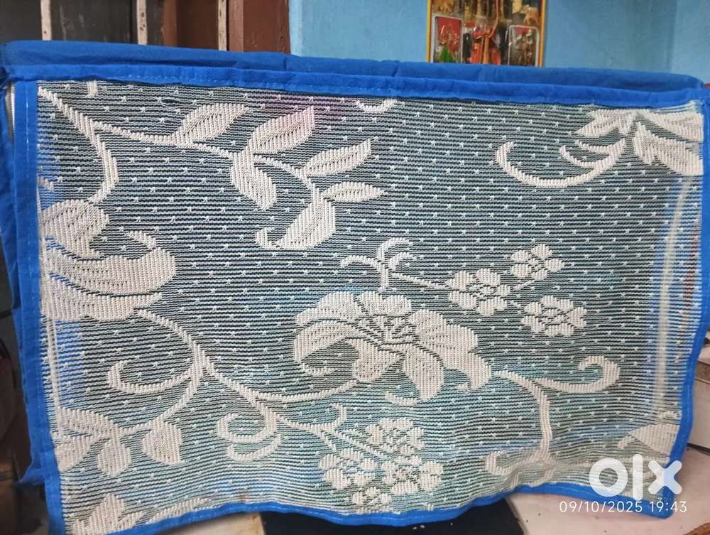 Led SAMSUNG TV with TV cover